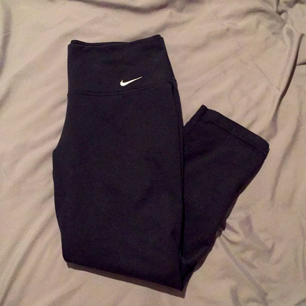 Black Nike Capri Leggings // Size- Small